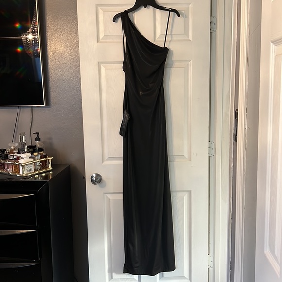 Rami One Shoulder Gown - Picture 9 of 10